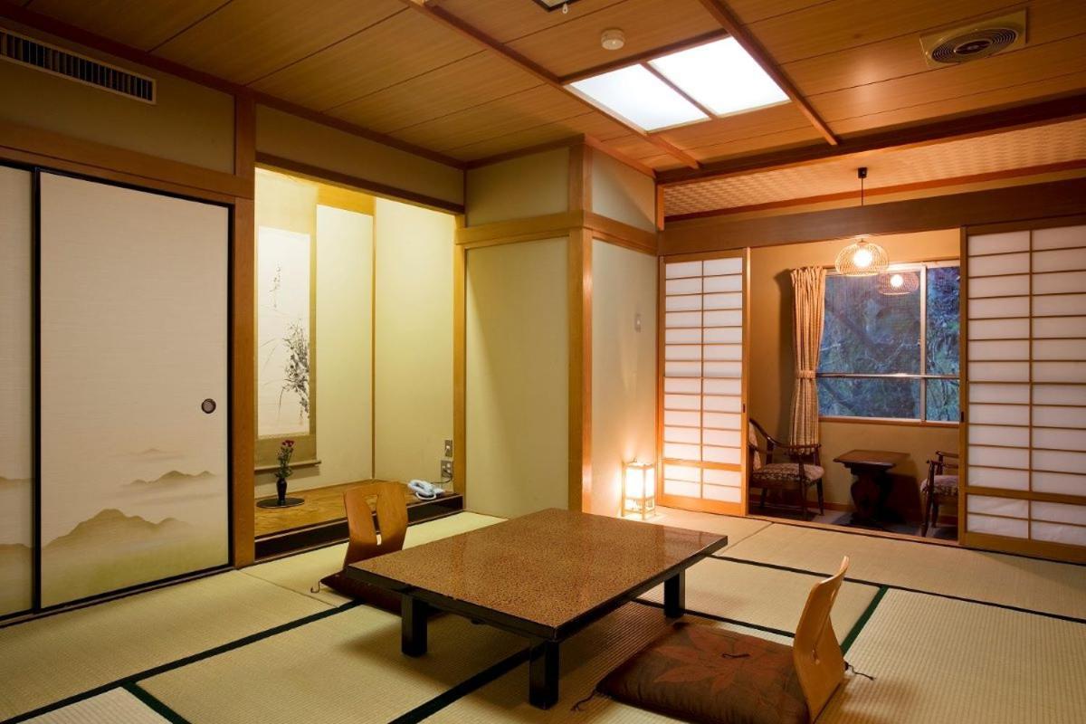 Hananosato Onsen Sansuikan ทะกะสึกิ ภายนอก รูปภาพ
