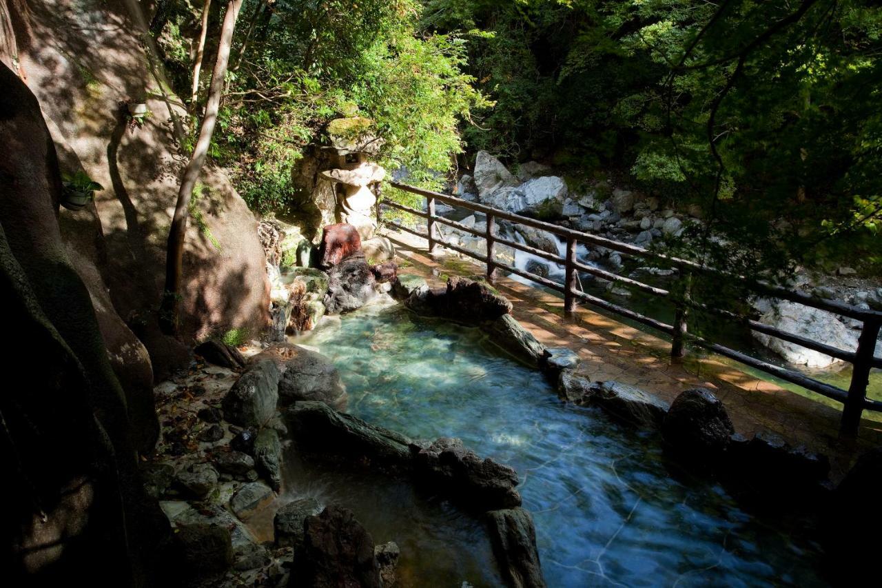 Hananosato Onsen Sansuikan ทะกะสึกิ ภายนอก รูปภาพ